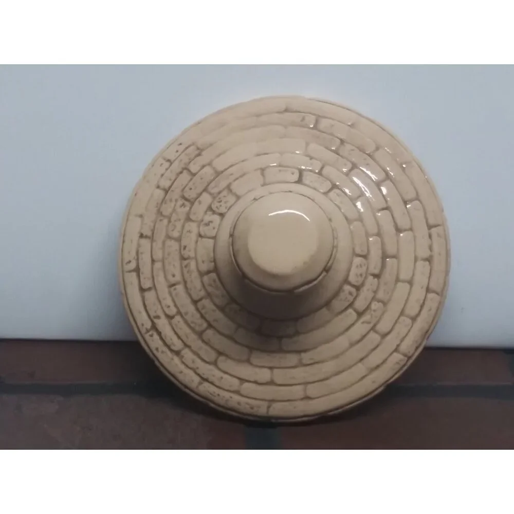 Vintage ceramic lid only 4&5/8